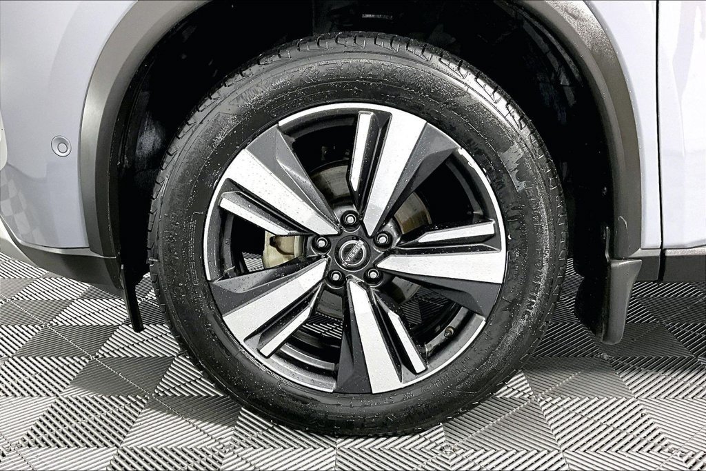 Used 2022 Nissan Rogue Platinum w/ Head-Up Display Package FWD image 8