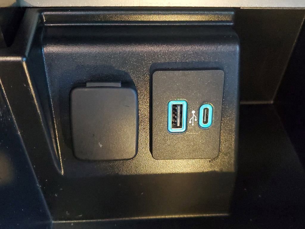 Certified 2023 Ford Explorer ST-Line w/ Class IV Trailer Tow Package image 31