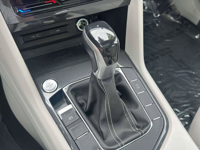 Used 2022 Volkswagen Tiguan SE w/ Panoramic Sunroof Package image 33