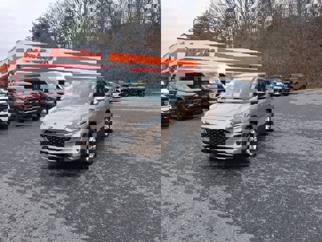 Certified 2021 Ford Escape SE w/ Cold Weather Package image 3