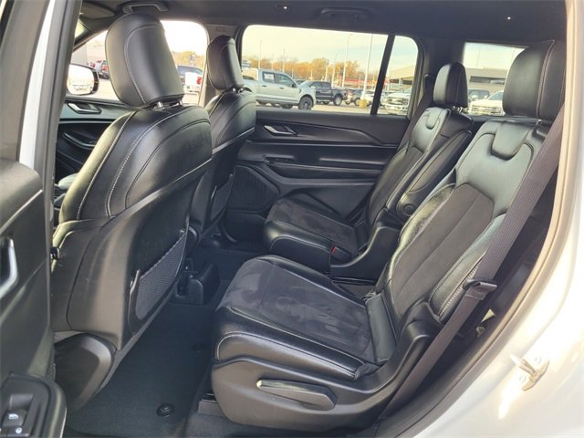 Used 2023 Jeep Grand Cherokee L Laredo image 9