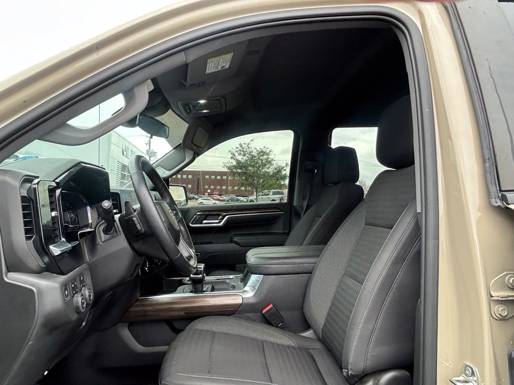Used 2023 Chevrolet Silverado 1500 LT Trail Boss w/ LPO, Dark Essentials Package AWD/4WD image 11