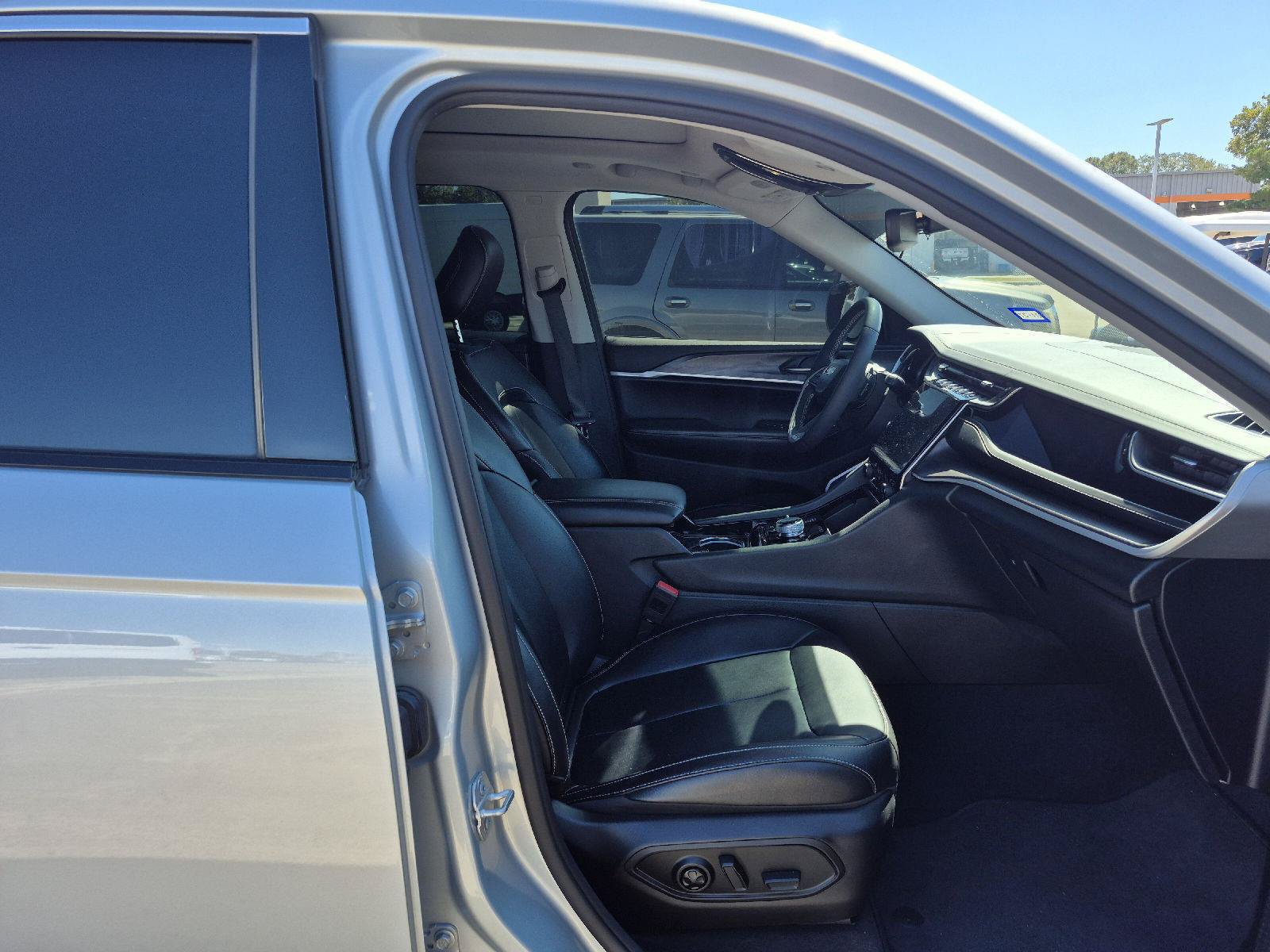 Used 2022 Jeep Grand Cherokee Limited 4xe AWD/4WD image 11