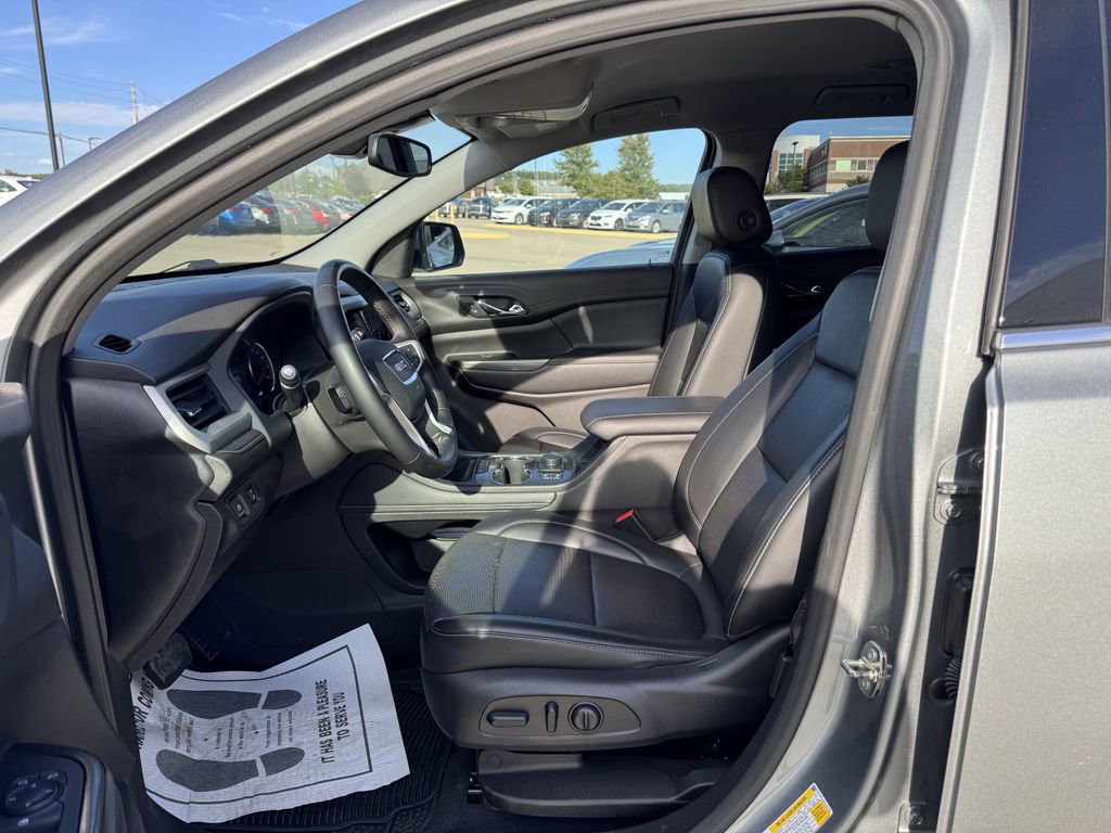 Used 2023 GMC Acadia SLT image 10