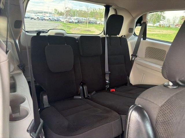 Used 2018 Dodge Grand Caravan SE FWD image 14