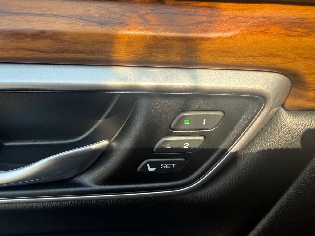 Used 2020 Honda CR-V Touring image 14