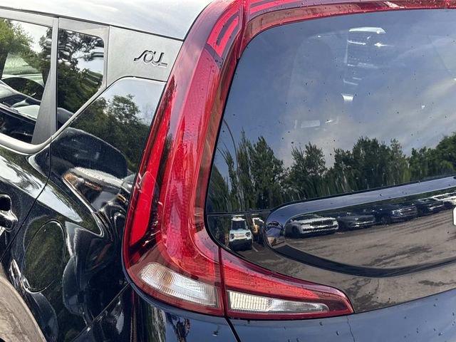 Used 2022 Kia Soul LX w/ Technology Package FWD image 11