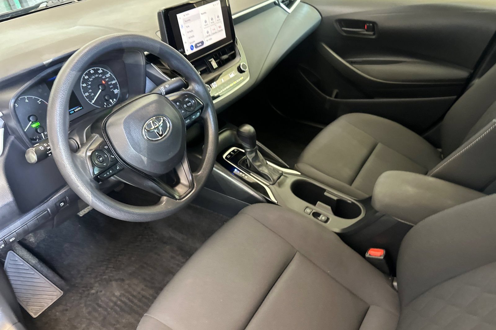 Used 2024 Toyota Corolla LE w/ LE Convenience Package FWD image 9