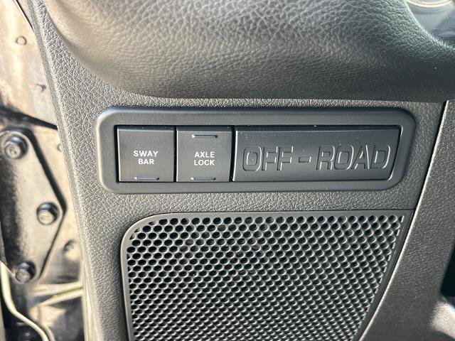 Used 2018 Jeep Wrangler Unlimited Rubicon w/ Connectivity Group AWD/4WD image 16