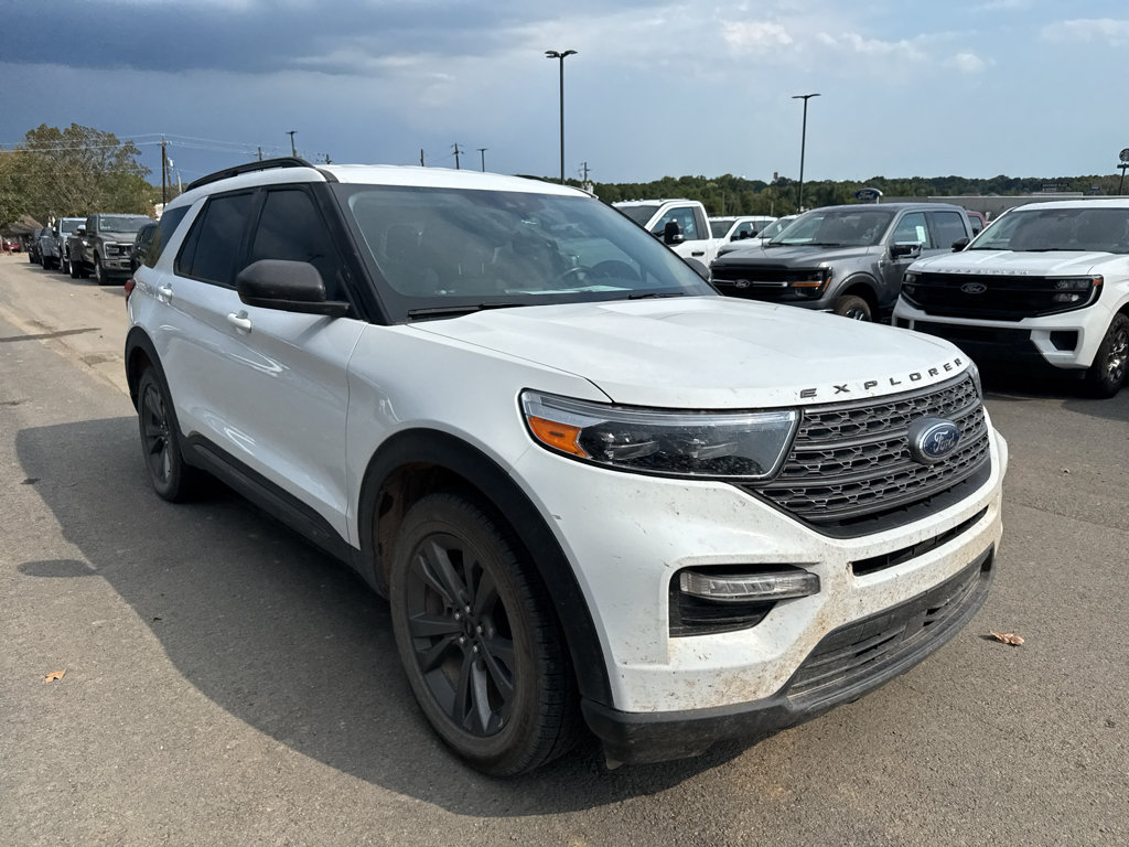 Certified 2021 Ford Explorer XLT w/ Equipment Group 202A AWD/4WD image 3
