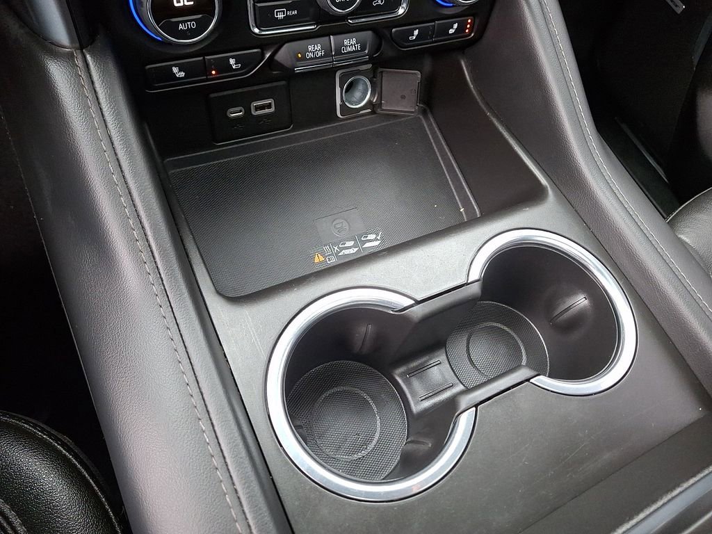 Used 2022 Chevrolet Suburban Z71 w/ Luxury Package image 18