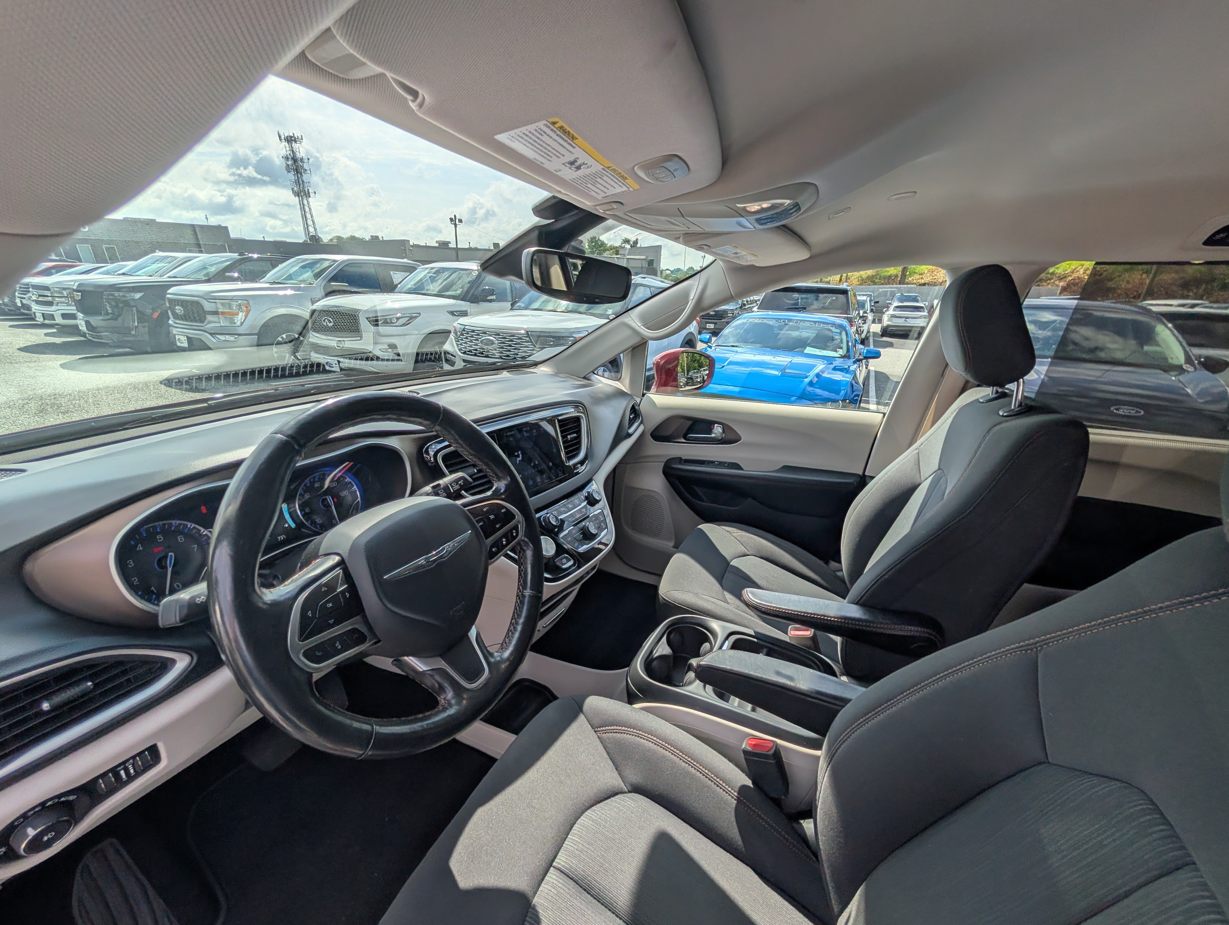 Used 2019 Chrysler Pacifica Touring Plus w/ Advanced Safetytec Group FWD image 19