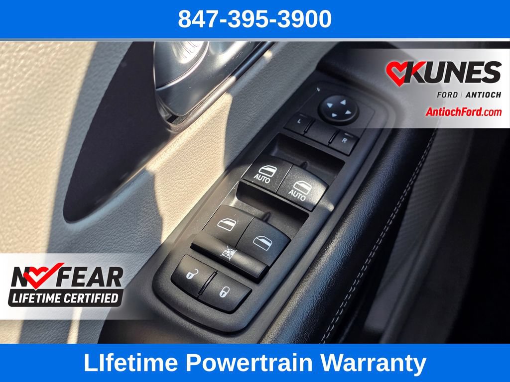 Used 2023 Chrysler Pacifica Touring-L FWD image 29