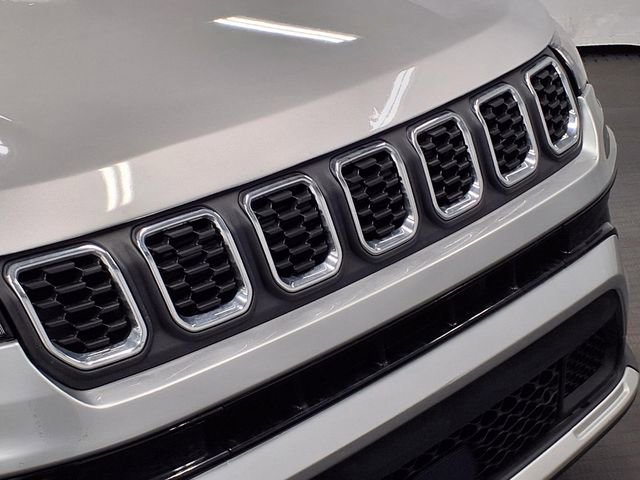 Used 2025 Jeep Compass Limited image 27