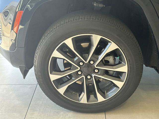 Used 2023 Jeep Grand Cherokee L Overland AWD/4WD image 34
