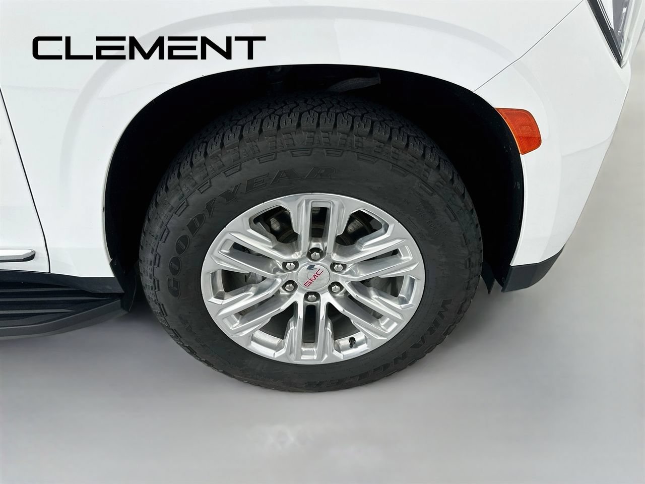 Used 2024 GMC Yukon XL SLT AWD/4WD image 38