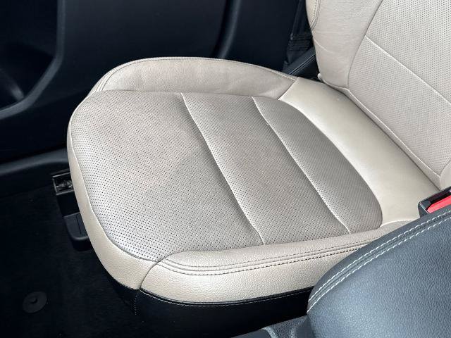Certified 2020 Ford Escape Titanium AWD/4WD image 23