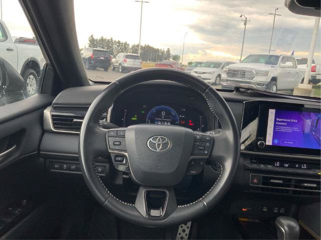Used 2025 Toyota Camry SE w/ Convenience Package FWD image 18