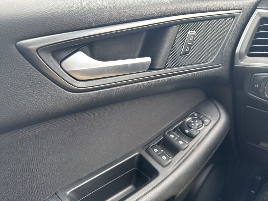 Certified 2019 Ford Edge SE image 22