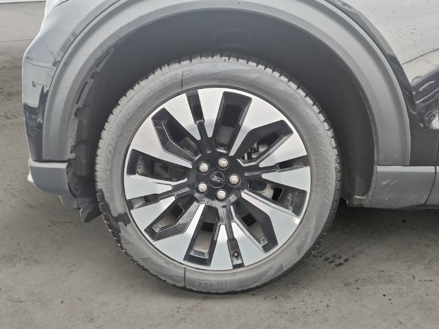 Certified 2025 Ford Explorer Platinum w/ LUX Leather Package AWD/4WD image 9