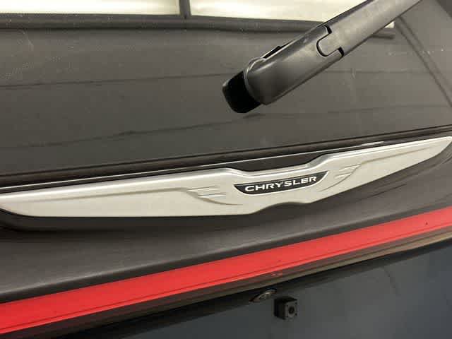Used 2023 Chrysler Pacifica Touring-L FWD image 28