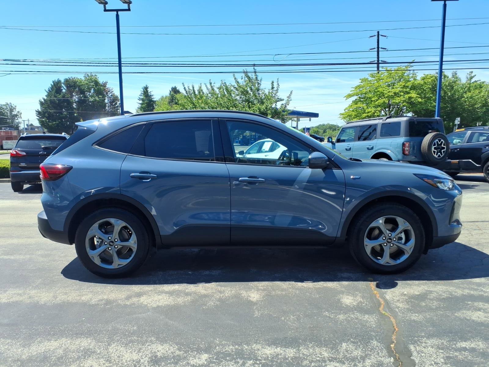 Certified 2025 Ford Escape ST-Line Select w/ Tech Pack #1 AWD/4WD image 3