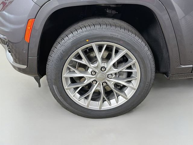 Used 2022 Jeep Grand Cherokee L Summit w/ Luxury Tech Group V AWD/4WD image 38