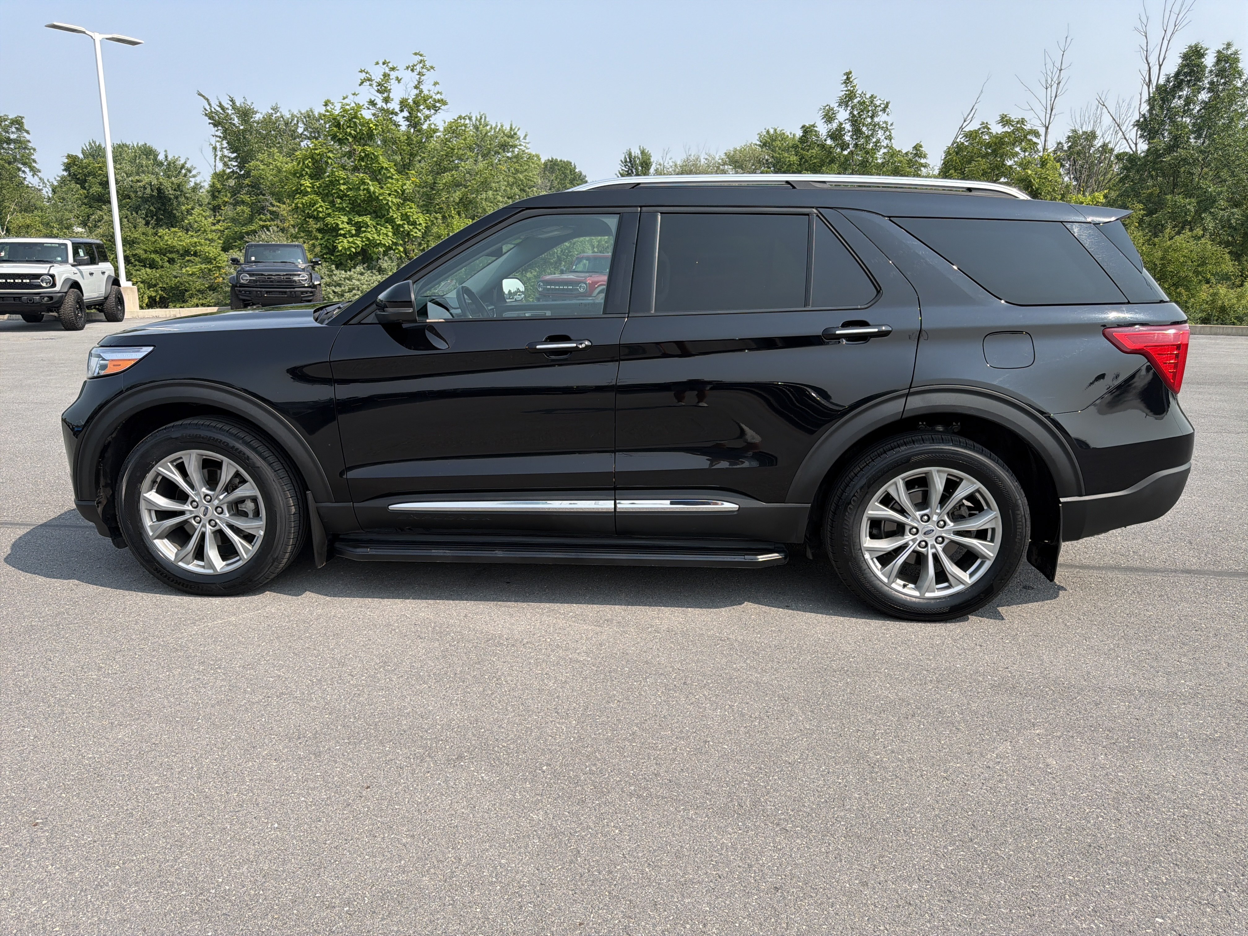 Certified 2023 Ford Explorer Limited w/ Equipment Group 301A AWD/4WD image 8
