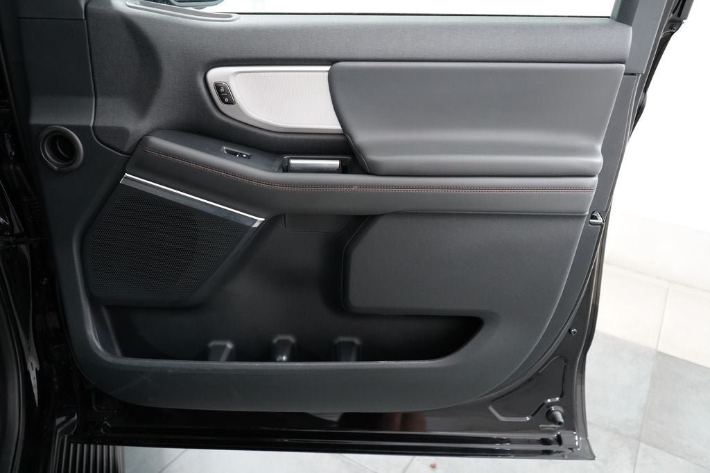 Certified 2025 Ford Expedition Active AWD/4WD image 28