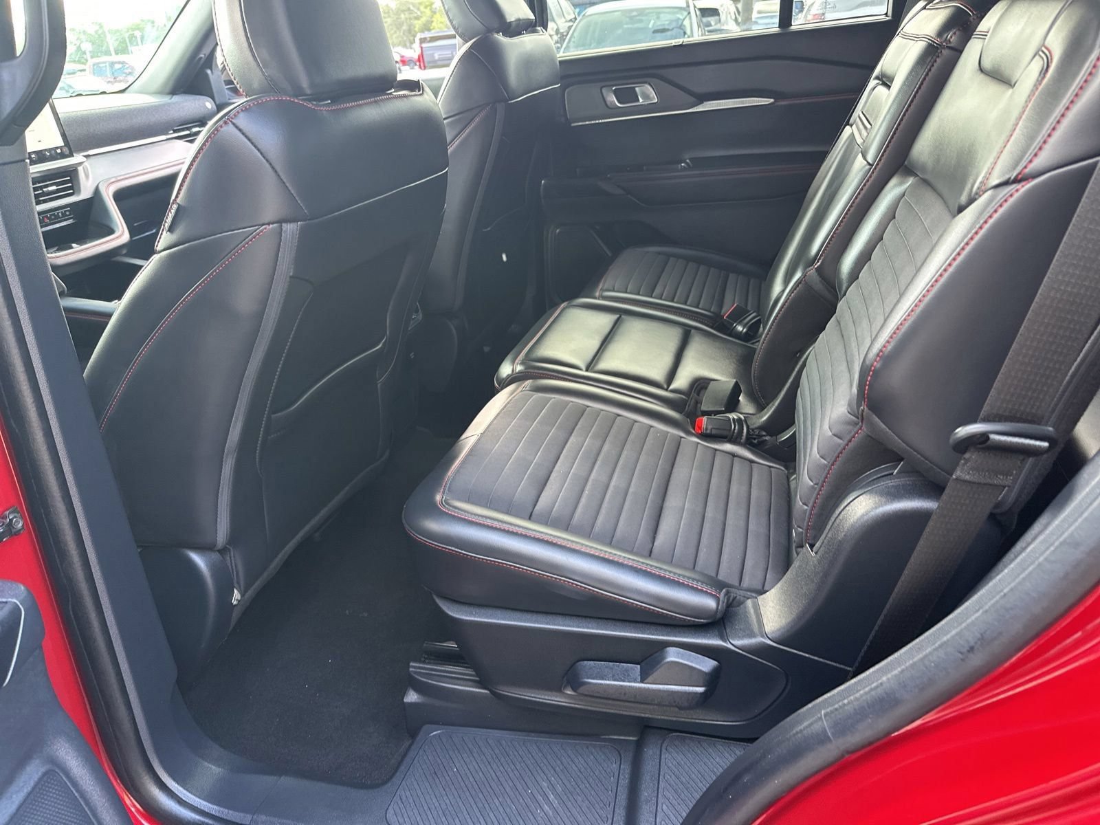 Certified 2025 Ford Explorer ST-Line w/ Premium Package RWD image 16