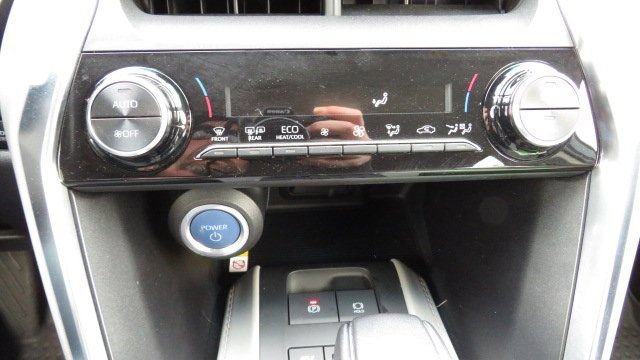 Used 2022 Toyota Venza LE image 15