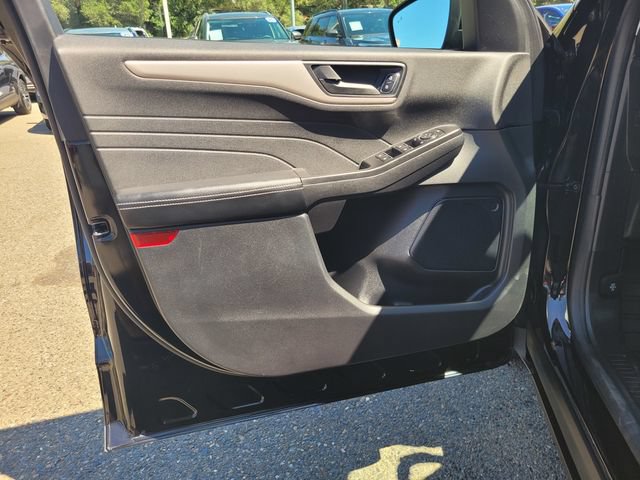 Certified 2022 Ford Escape SE w/ SE Sport Appearance Package FWD image 16