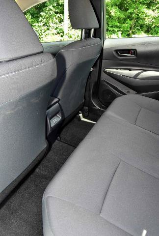 Used 2023 Toyota Corolla LE FWD image 31