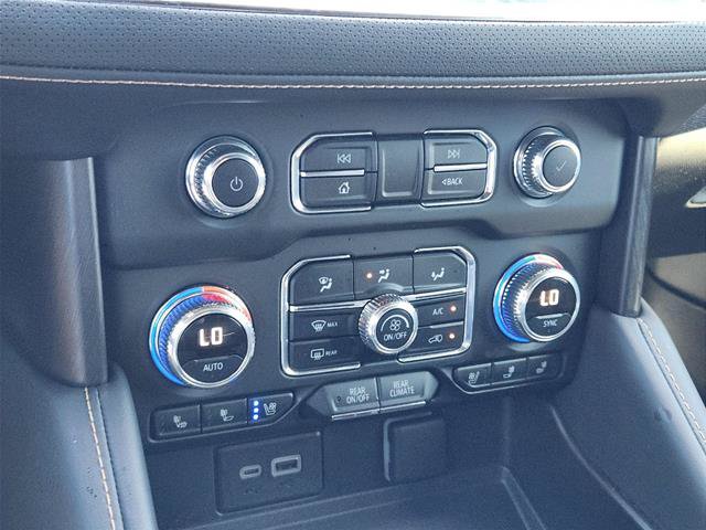 Used 2024 GMC Yukon AT4 w/ Technology Package AWD/4WD image 18