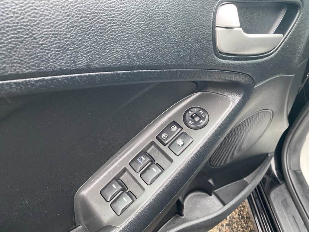 Used 2017 Kia Forte LX image 18