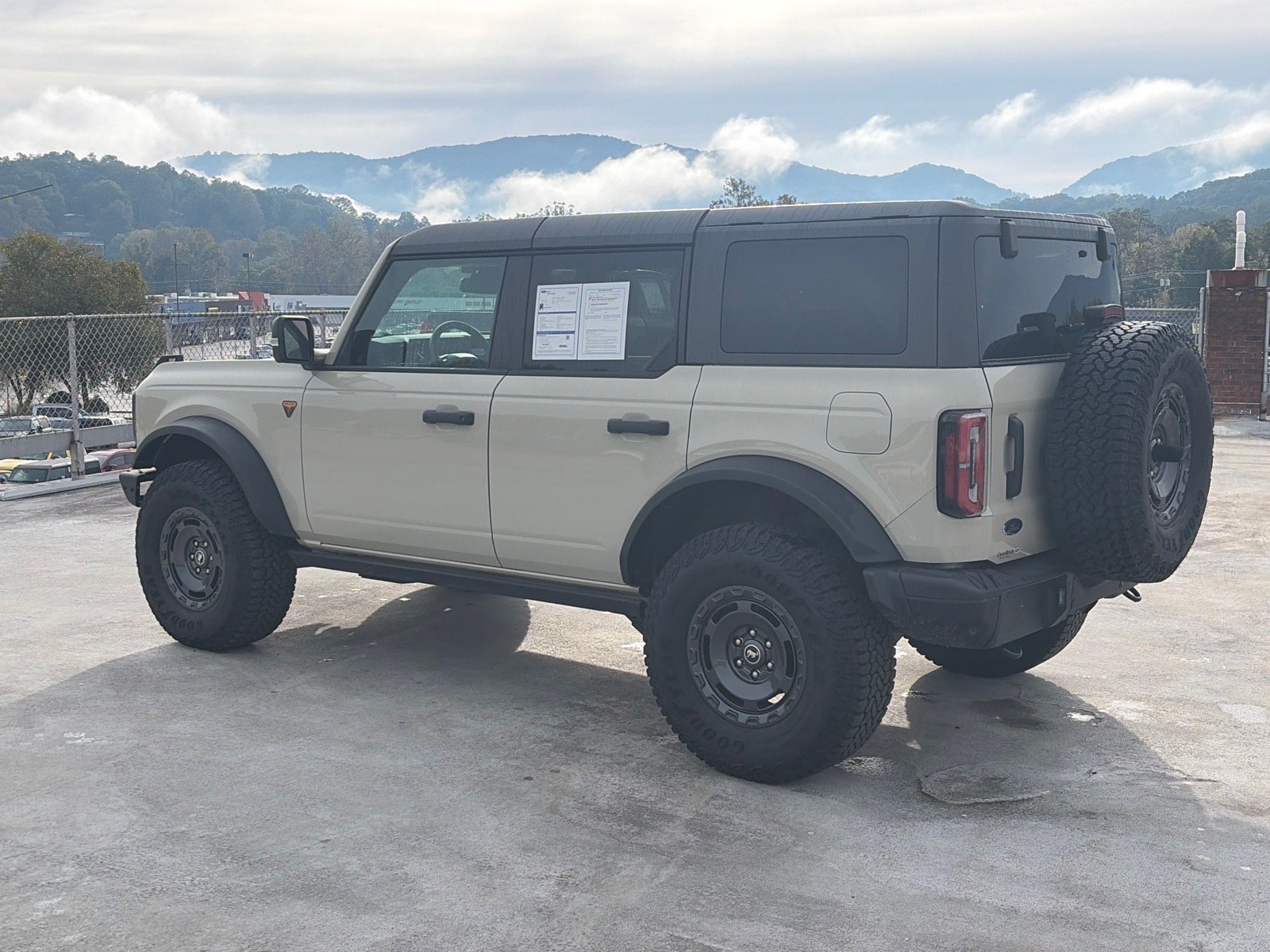 Certified 2025 Ford Bronco Badlands AWD/4WD image 5