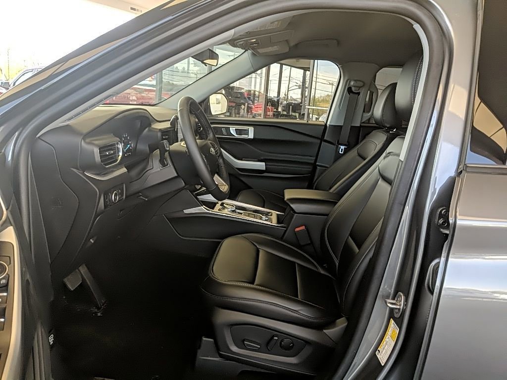 Certified 2023 Ford Explorer XLT w/ Equipment Group 202A AWD/4WD image 13