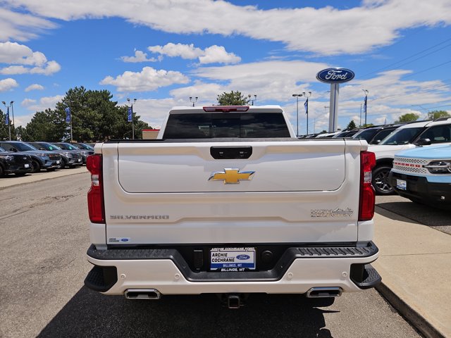 Used 2025 Chevrolet Silverado 1500 High Country w/ Technology Package AWD/4WD image 4