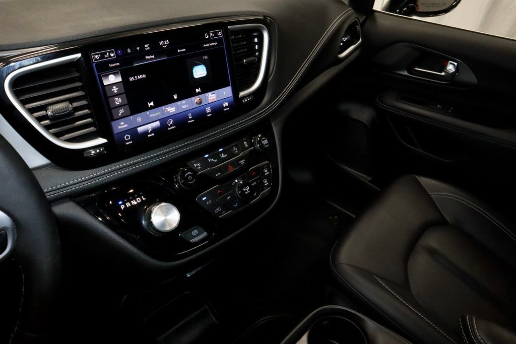 Used 2025 Chrysler Pacifica Select FWD image 29