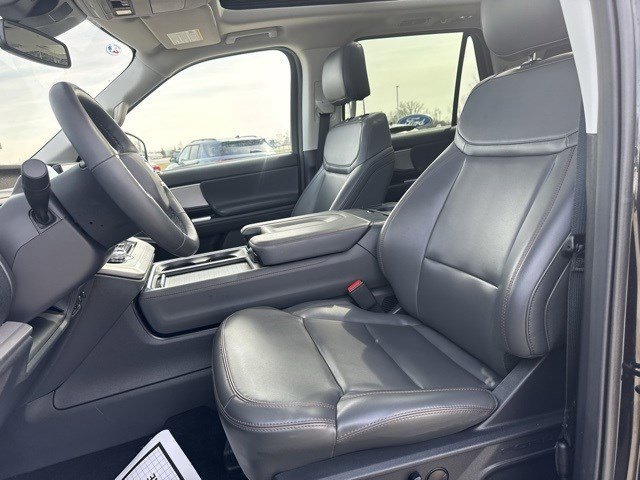 Certified 2025 Ford Expedition Active image 12