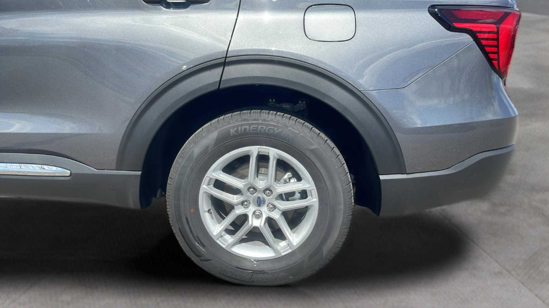 Certified 2025 Ford Explorer Active AWD/4WD image 25