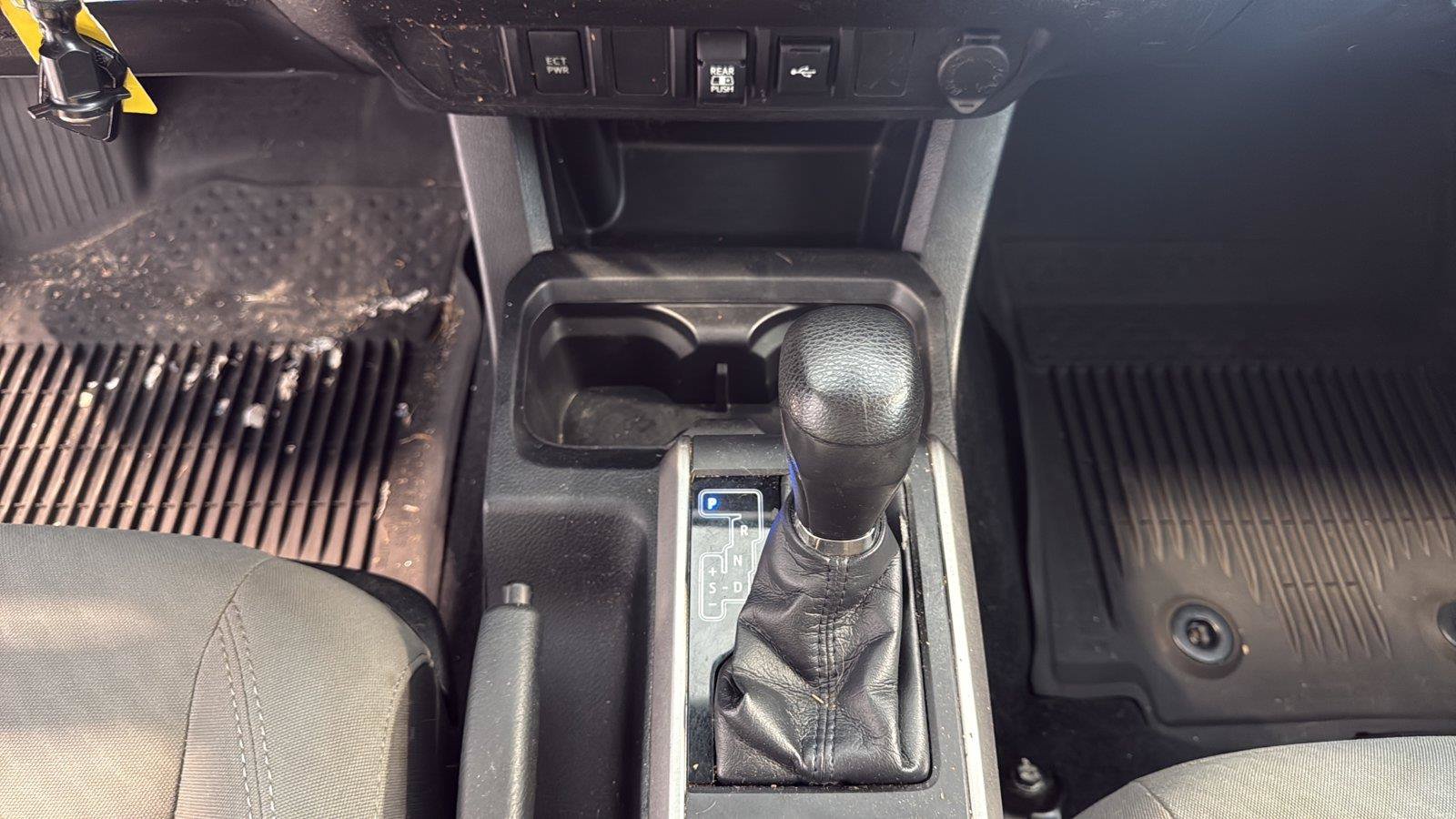 Used 2020 Toyota Tacoma SR5 AWD/4WD image 22