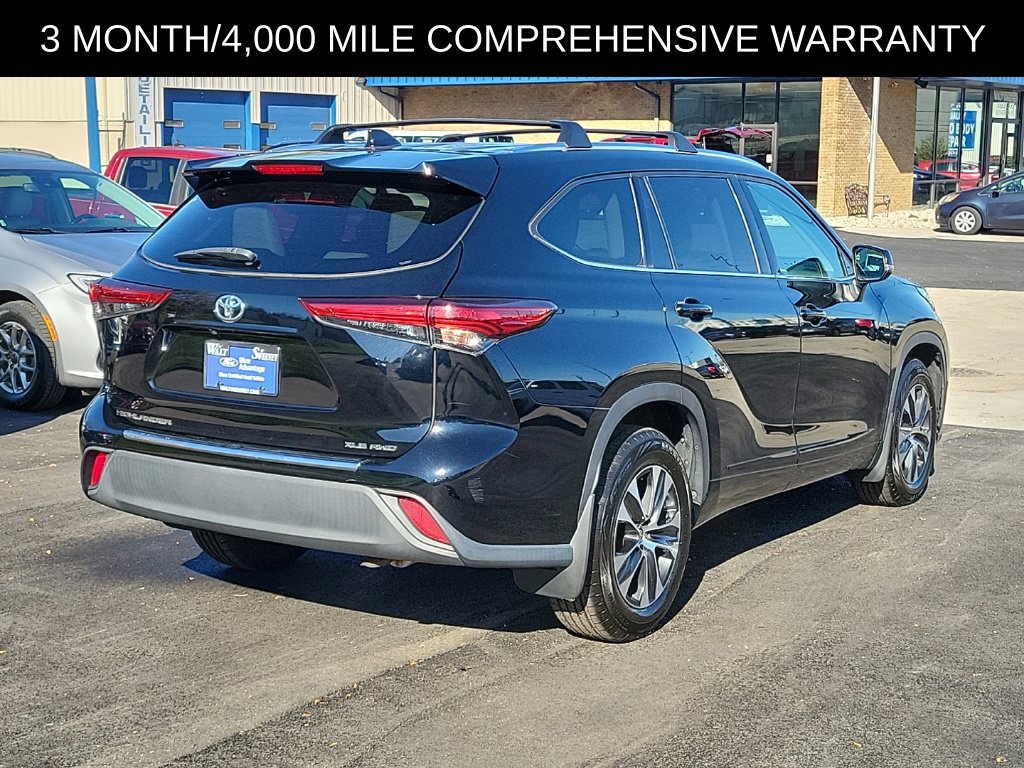Used 2020 Toyota Highlander XLE AWD/4WD image 4