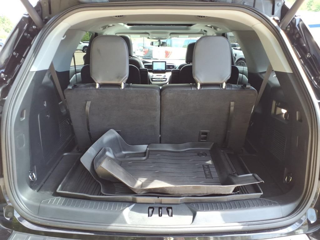 Certified 2023 Ford Explorer XLT w/ Equipment Group 202A AWD/4WD image 15