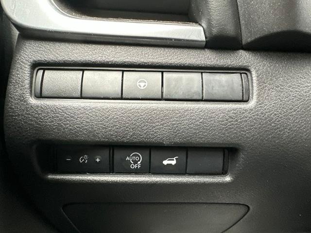Used 2025 Nissan Rogue SV AWD/4WD image 22