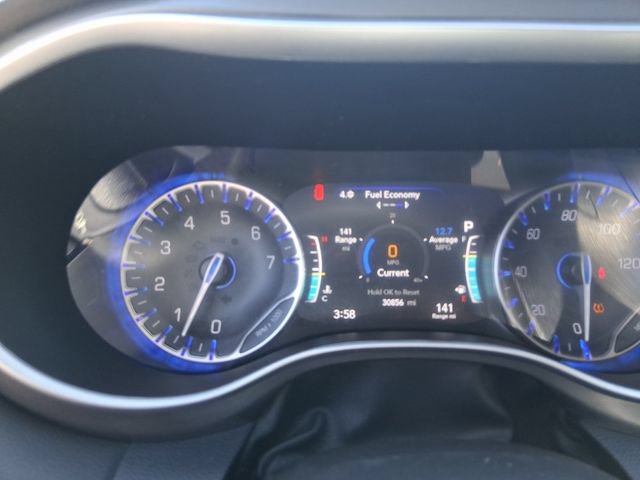 Used 2024 Chrysler Pacifica Touring-L FWD image 14