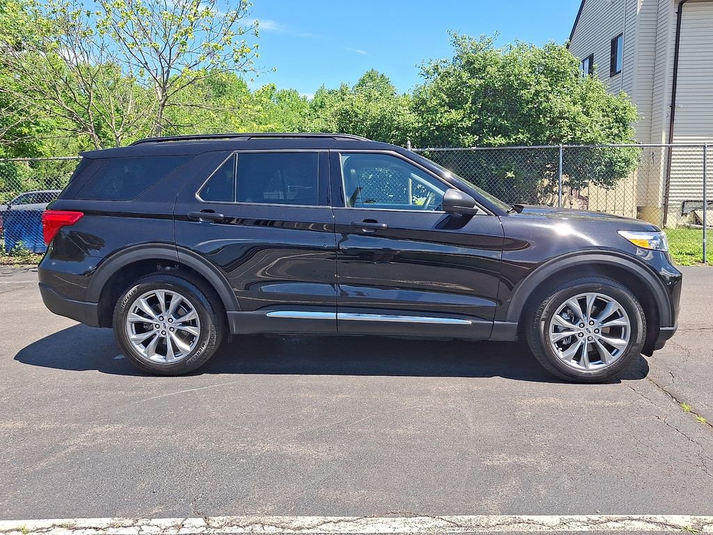 Certified 2023 Ford Explorer XLT w/ Equipment Group 202A AWD/4WD image 8