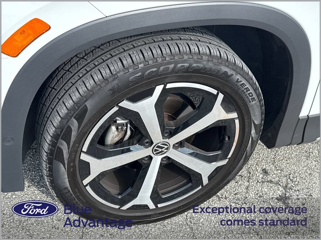 Used 2025 Volkswagen Tiguan SE FWD image 11
