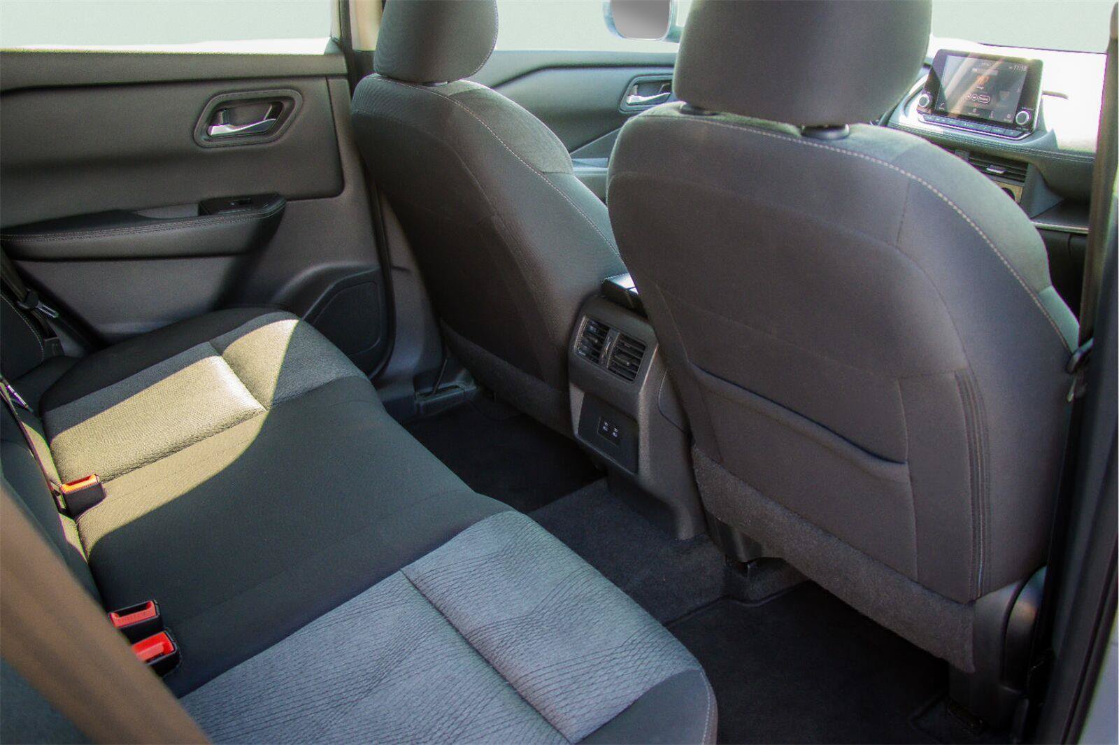 Used 2024 Nissan Rogue SV AWD/4WD image 8
