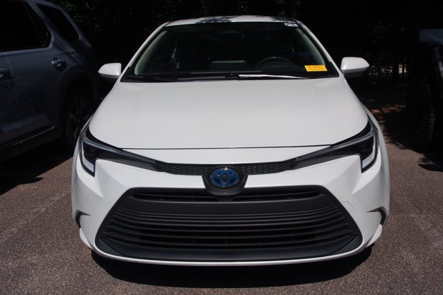Used 2024 Toyota Corolla LE FWD image 3